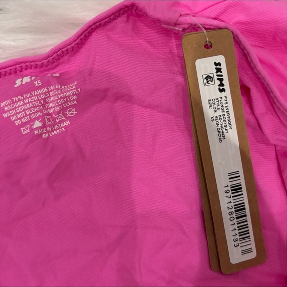 Skims Fits Everybody Plunge Bodysuit XS NEON ORCHID NEW NWT - Picture 4 of 5